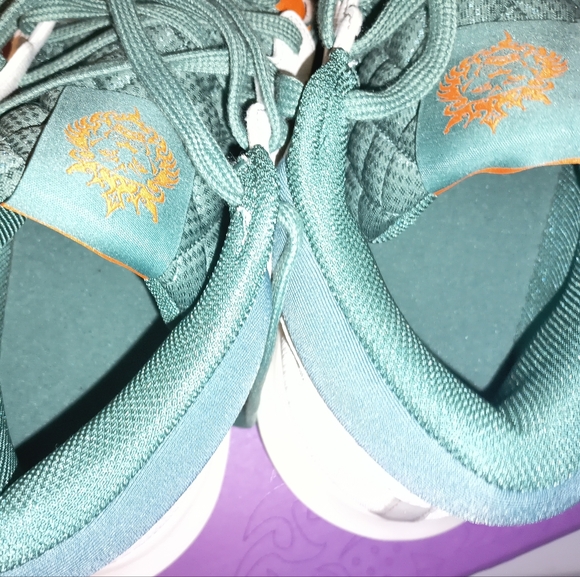 Nike Size 12 men Labron James Miami hurricanes color. New in the box - Picture 7 of 8